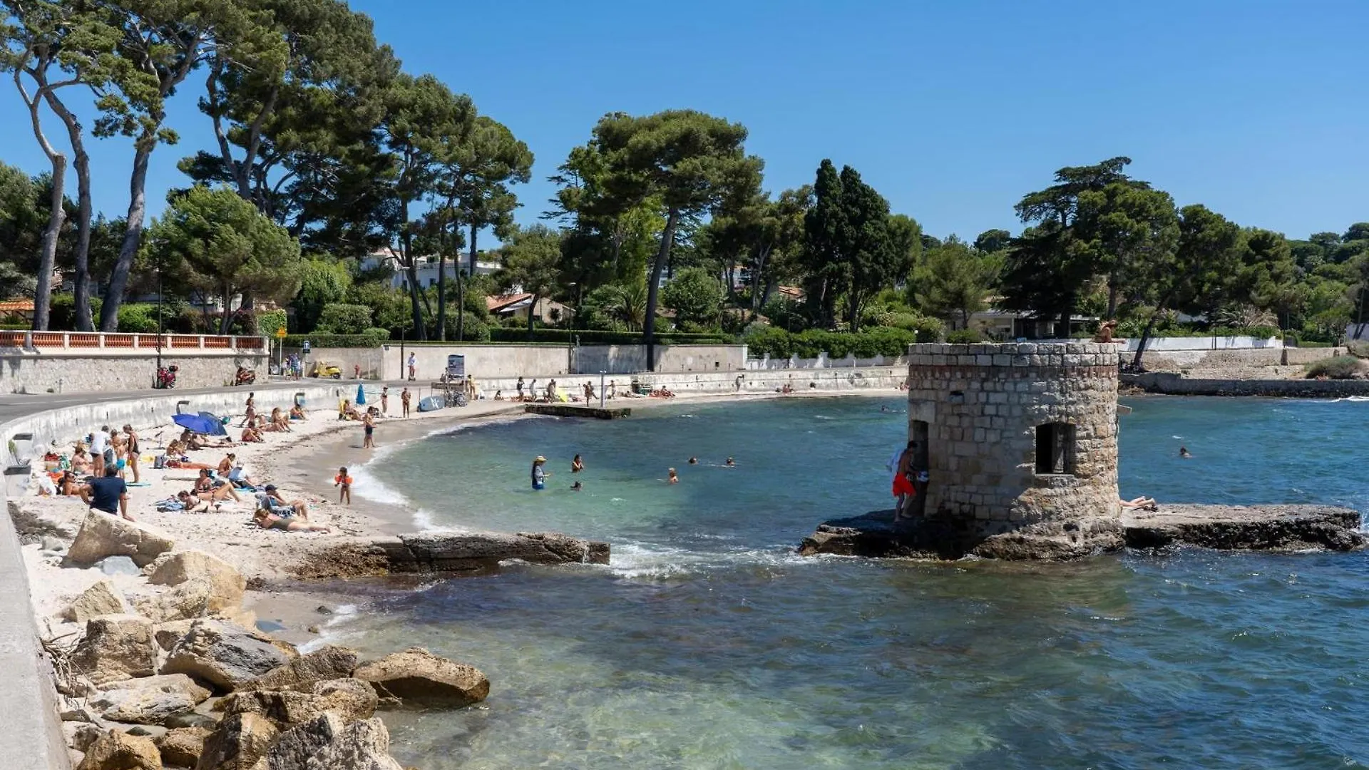 Studio Independant, Front De Mer Et Plage A 200M Antibes