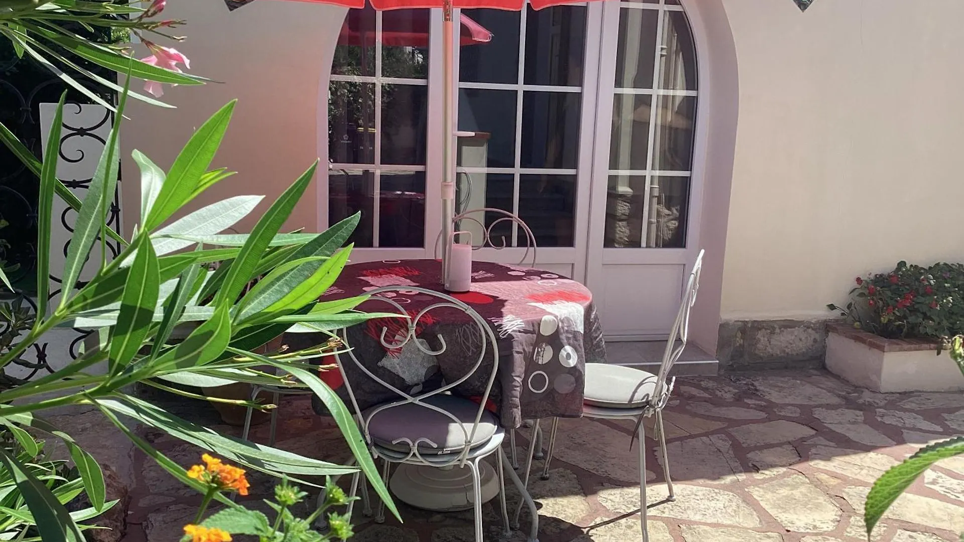Studio Independant, Front De Mer Et Plage A 200M Antibes Nyaraló