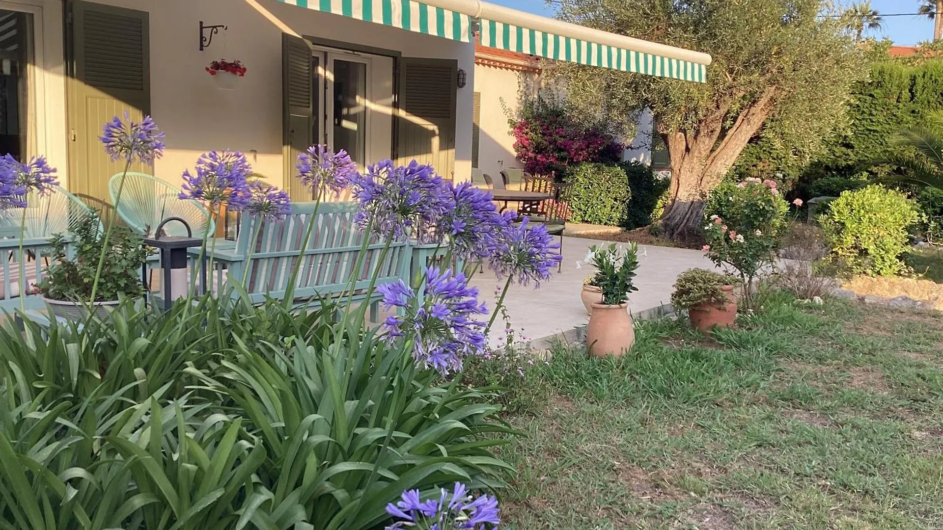 Studio Independant, Front De Mer Et Plage A 200M Antibes Holiday home