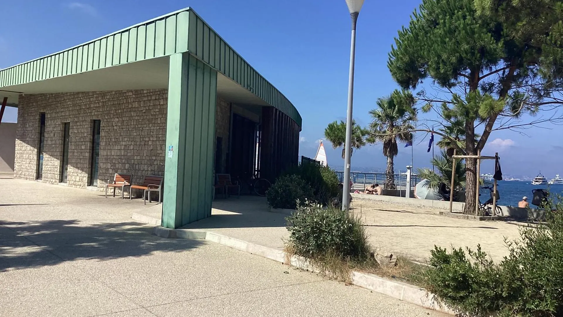 Studio Independant, Front De Mer Et Plage A 200M Antibes France